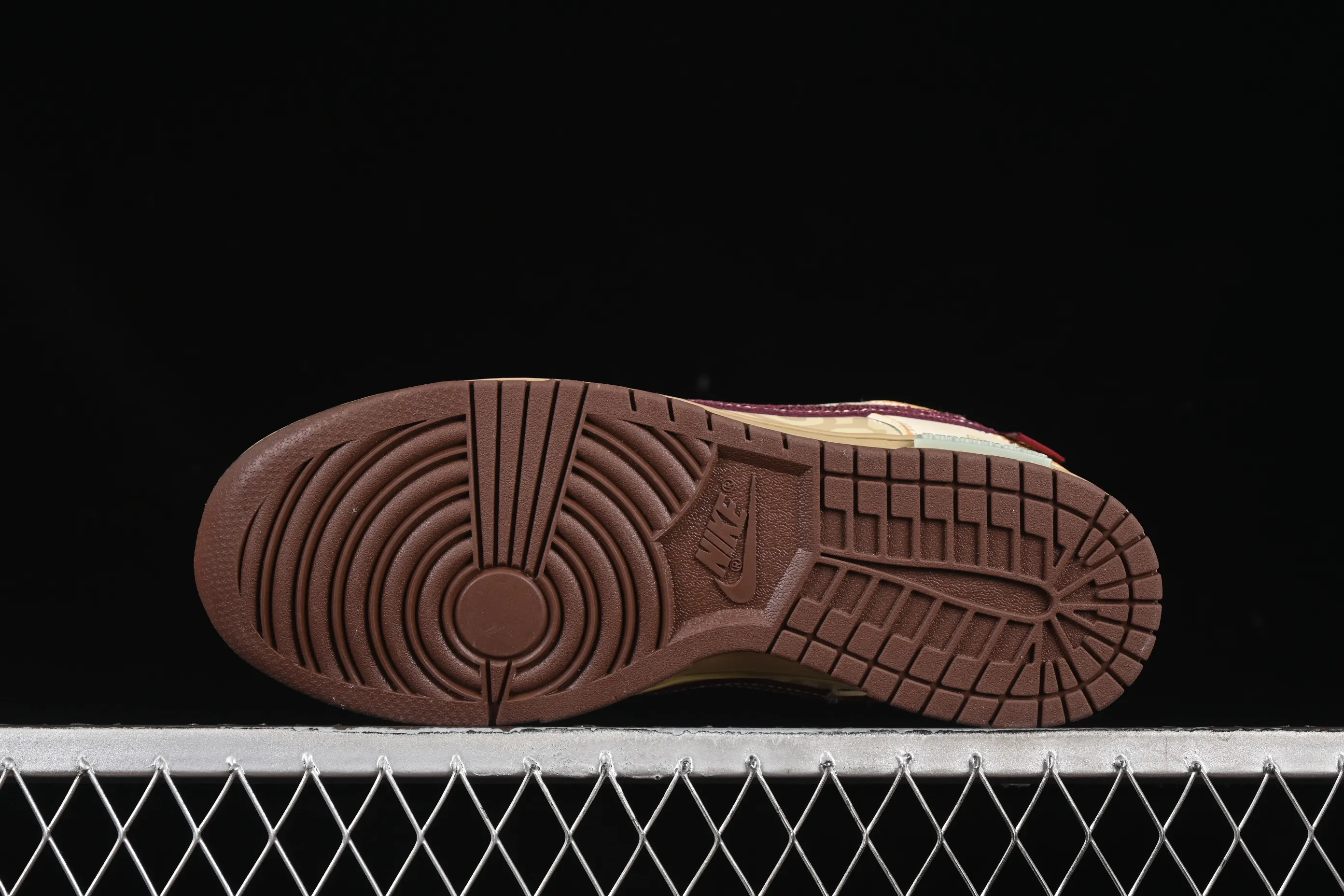 All Categories Nk SB Dunk Series Nk SB Dunk Low Low-top sneakers Nike Dunk Low "Surfaces In Brown And Sail" Panda Prank CNY Year of the Snake Shedding dust to welcome gold Golden snake holding wealth Low-top casual sneakers DD1503-124